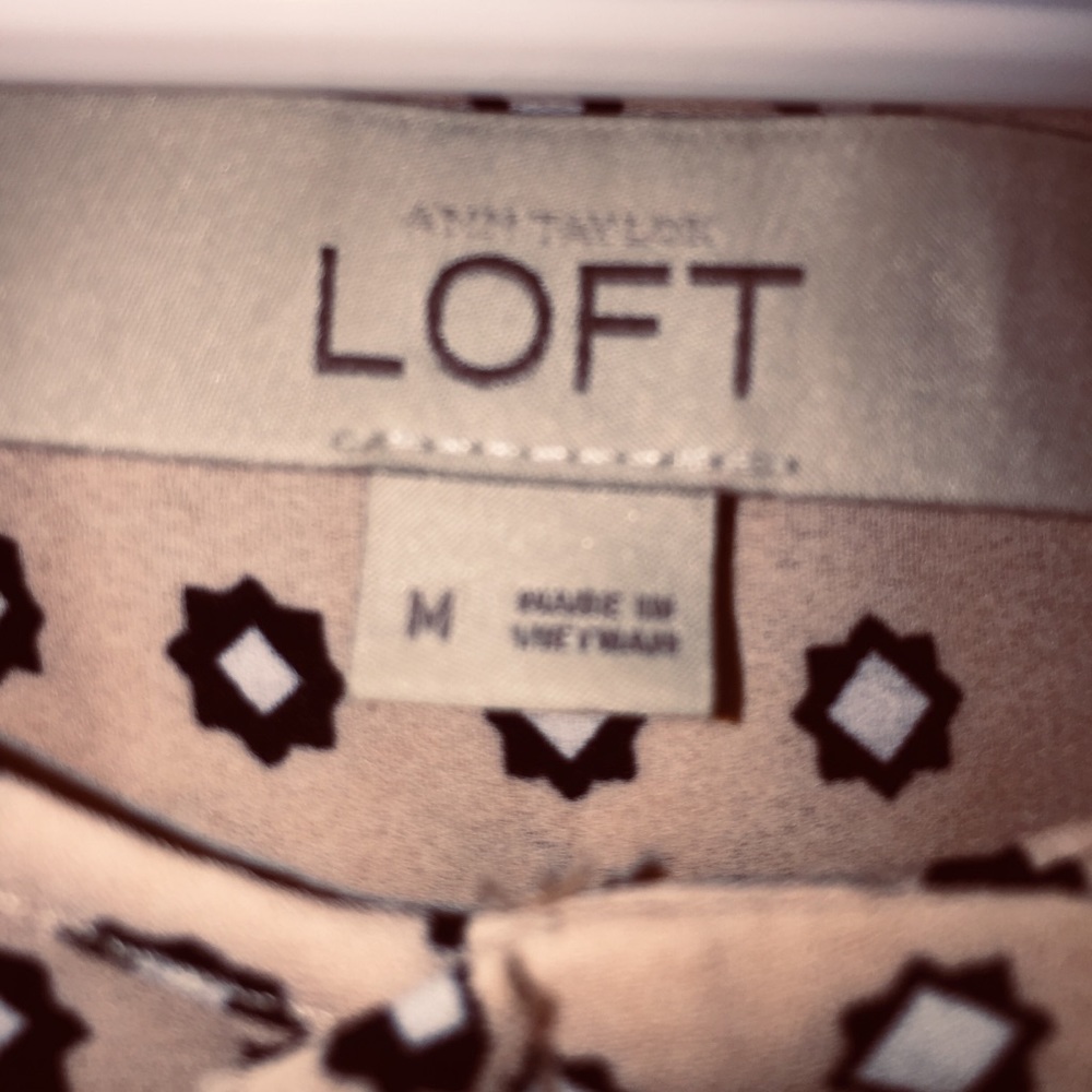 LOFT Soft Pink Patterned Blouse size M - Picture 3 of 6